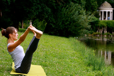 Upavista konasana de profil avec Elodie Yoga à Paris et Boulogne Billancourt