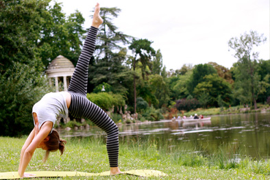 Variante de Cakrasana avec Elodie Yoga à Paris et Boulogne Billancourt